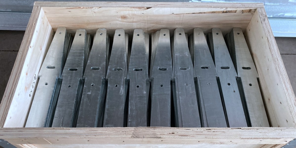 Galvanised 6mm fence timber bracket.jpg
